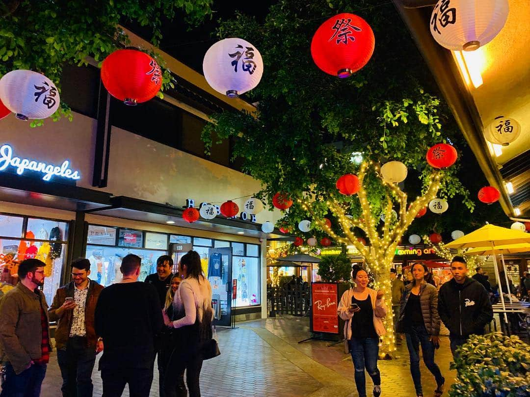 利咲さんのインスタグラム写真 - (利咲Instagram)「I went to Little Tokyo in LA! I feel strange that name “Nihon Mura Praza”lol  There is Purikura in here,I took with my friend. It was too expansive than japan! $11!! In japan it cost is just ¥400,right? and then I ate shoyu ramen. Ramen is popular in LA. . . . #littletokyo #リトルトーキョー #Ramen #shoyuRamen #ラーメン #プリクラ #日本村プラザ #japaneseVillage #japaneseVillagepraza  #losangels #LA #留学 #UCLA #ロサンゼルス #california #カリフォルニア」12月6日 11時30分 - himeringo908