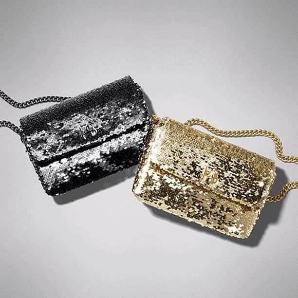 のインスタグラム：「Grab your sequined bag because it's #party time. 🍾 Join us at all stores now for the most magical evening of the year: our #Holiday #VIP Night! Toast to the season in style with sips, sweets, and special savings. Plus! Get an exclusive #gift with select purchases tonight only. In #NYC? The one and only @izakzenou_illustrationist will be customizing #accessories and personalizing pieces with select purchases as well! See you there. XO, HB」