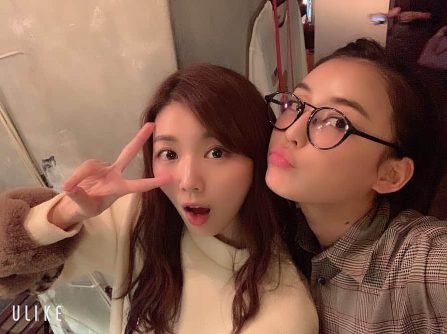 赤谷奈緒子のインスタグラム：「有香と♡お世話になってる大好きな方のお誕生日dinner🎂💕 今年も参加できて嬉しい限りです☺️ . #hbd #お誕生日会 #dinner #🎂 #🍽 #今年も気付けば #いつの間にか12月🎄」