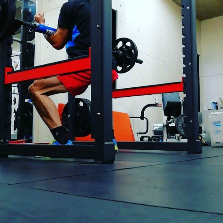 のインスタグラム：「本日のトレーニング💪  #スクワット #名前は知らん #トレーニング」