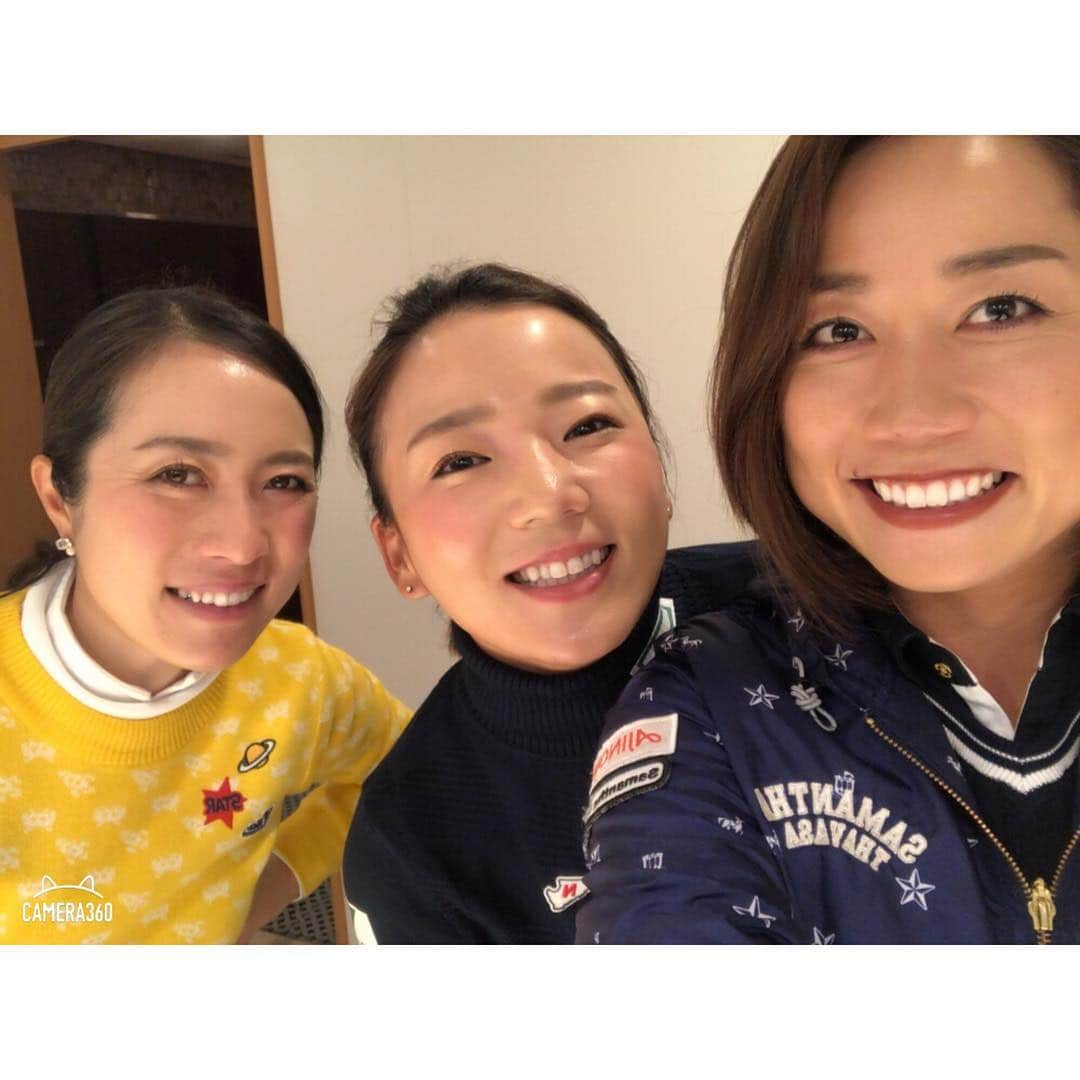 有村智恵さんのインスタグラム写真 - (有村智恵Instagram)「昨日はこの３人も集合しました♡ #相変わらず私の笑顔の下手さ #テイク5くらい撮ってもダメ ##reunion #tohoku #spr48 #東北高校 #ゴルフ部」12月6日 21時25分 - chiearimura