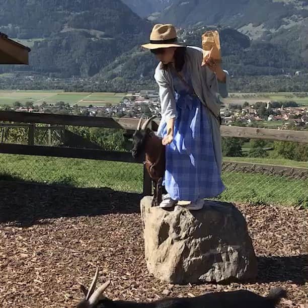 のインスタグラム：「数年前なら絶対に考えもしなかった写真集を出す、ということ。でも、ちゃんと乃木坂46の一員として証を残しておくのは大切なことだと思うようになったのは、皆のおかげです。 写真集の企画が進んでいくと同時に、ファンもスタッフさんも含め、自分は乃木坂が好きだと改めて実感することが多いです。 毎日が有難うの連続です。 写真集では、乃木坂として生きてる、今しかない瞬間を精一杯詰め込みました🐐🐐🐐 ※解説、カメラマン前さんと、編集青木さんの声 #井上小百合 #存在  12月12日発売 井上小百合 1st写真集「存在」  Amazon→goo.gl/LupRhT  セブン→goo.gl/jD3GB6  楽天→goo.gl/G2eVWz  hmv→goo.gl/KSoxNN」