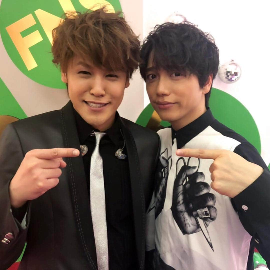 山崎育三郎さんのインスタグラム写真 - (山崎育三郎Instagram)「ゆうとマモちゃん。  やっと会えたマモちゃん。  才能に溢れる優しいマモちゃん。  次回は一緒に歌いたいな。  #FNS #宮野真守 #城田優 #ミュージカル #テニミュ」12月6日 13時18分 - ikusaburo_yamazaki