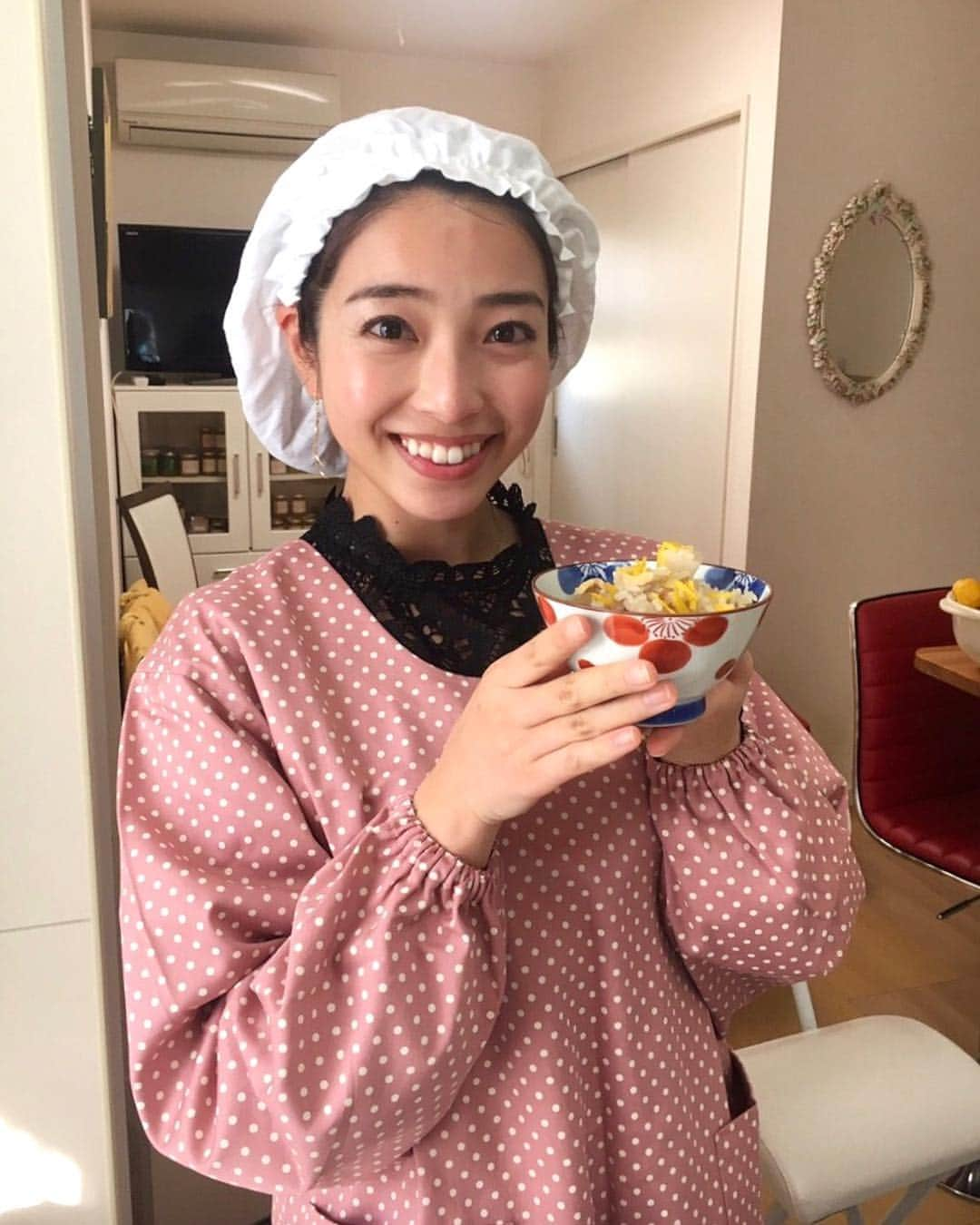 小椋寛子さんのインスタグラム写真 - (小椋寛子Instagram)「お料理教室で仲良くなったお友達のお家でジャムを作りました☺️ りんご&かりんと柚子の2種類♡ 美味しいお昼ご飯もいただいて幸せな1日でした🤤💕 #割烹着」12月6日 13時42分 - ogura_hiroko