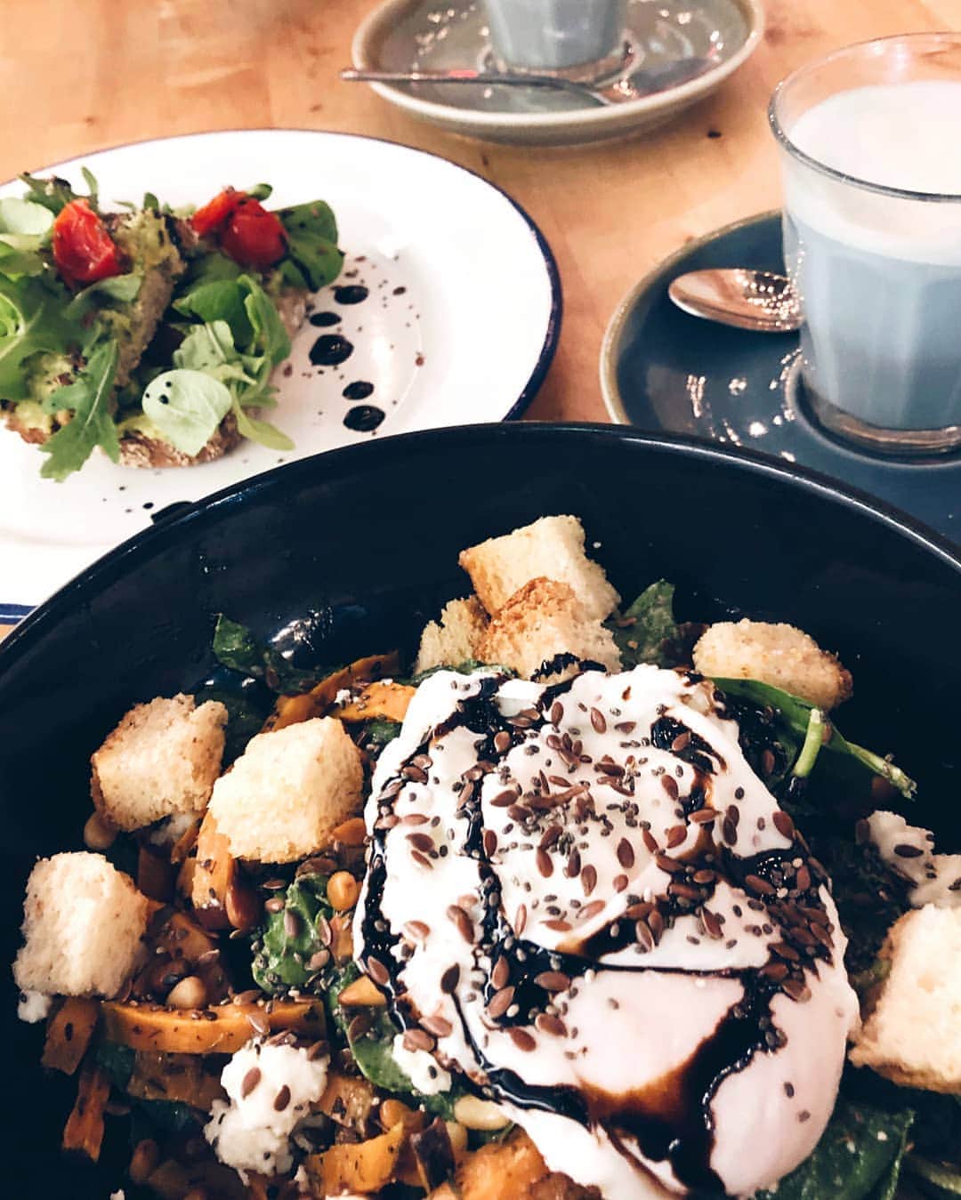 Top Dog Photoのインスタグラム：「TOP Barcelona 🥘 @eatmytrip 📷 por @hungry_matryoshka •  #topbarcelonaresto Visita la galería de nuestro artista destacado para conocerlo y darle cariño !! Look at the featured gallery to share the L❤️VE #communityfirst」