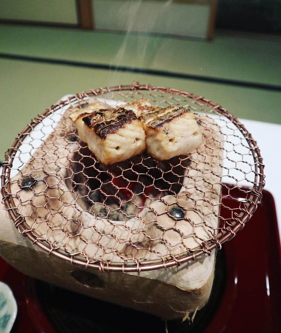 濱野りれさんのインスタグラム写真 - (濱野りれInstagram)「Kaiseki 'Asaba' The best Ryokan Restaurant I've ever been!! . #rirelog#asaba #kaiseki #食べログ高評価 #グルメ旅行#食べ歩き #静岡グルメ #静岡旅行 #グルメ#gourmet#shizuoka#絶品#ディナー#dinner#日本酒#nihonshu#磯自慢#コース料理#shuzenji#美味しいお店#満腹#また食べたい#食べログ4#食べ物グラム#懐石料理#あさば#旅館#温泉旅行#温泉旅館#asaba」12月6日 19時05分 - riregram