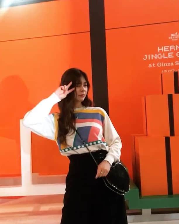 エモン・久瑠美のインスタグラム：「@hermes #エルメスのジングルゲーム #jinglegames #3枚以上取られると恥ずかしくなる」