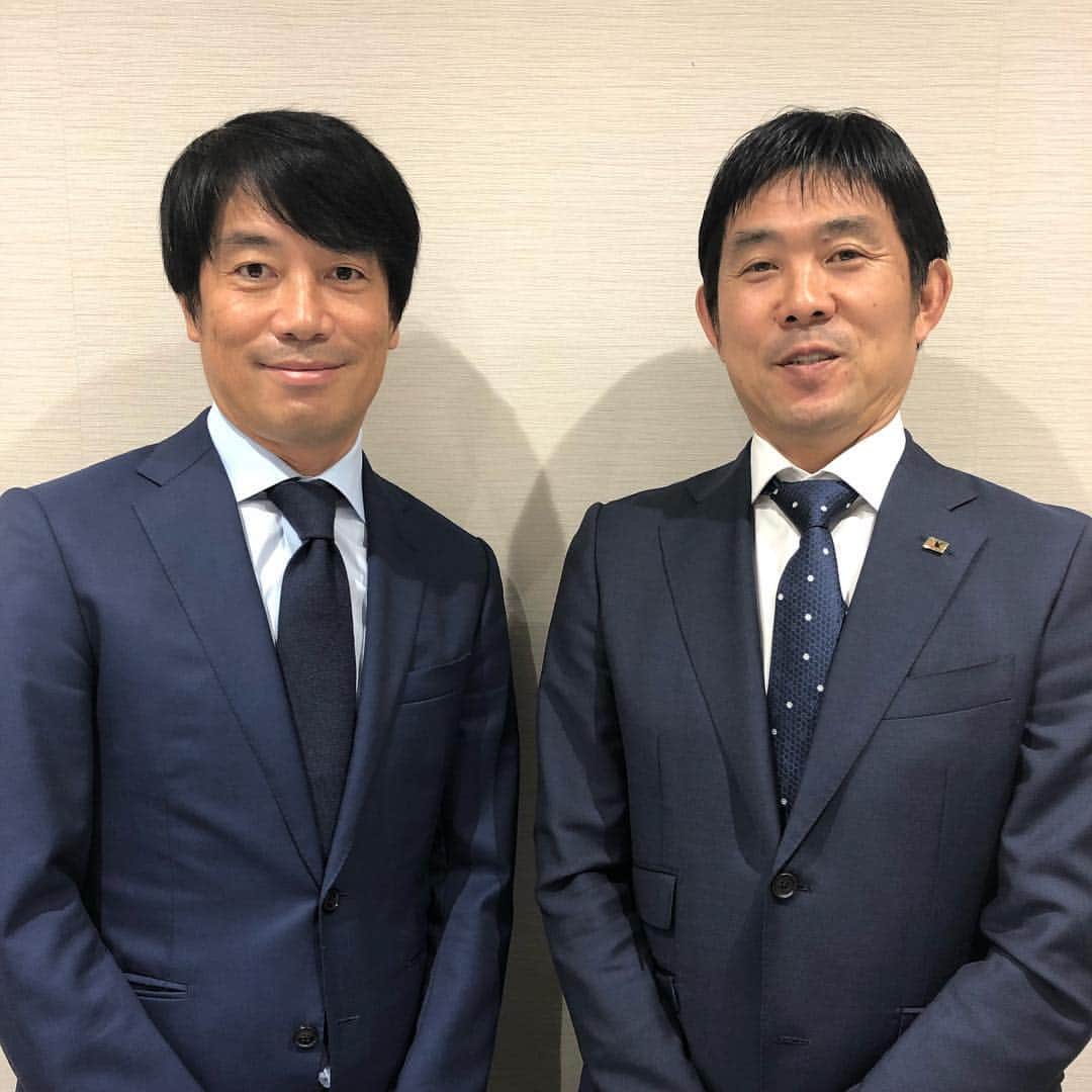 中西哲生のインスタグラム：「日本代表の森保一監督とトークイベントをさせて頂きました。初めてしっかりと話させてもらいましたが、500人を超える来場者の方々にも、森保さんの素晴らしさが伝わったイベントだったかと思います。選手の良さを引き出したい。トライとチャレンジを恐れない状況を作り出し、そこでの失敗には「ナイストライ！！」と声を掛けたいという言葉に、森保さんらしさを感じました。ここで書きたいことはまだまだありますが、それはまたの機会に、メディアを通して伝えていきます。  #サッカー日本代表 #森保監督 #中西哲生」