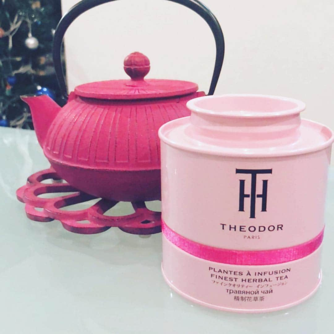 清水あすかさんのインスタグラム写真 - (清水あすかInstagram)「かわいい妹からのプレゼント！#theodor #paris #tea #thankyou  #love #pink #南部鉄器 も、もちろん #ピンク #カラーポット #急須 #かわいい」12月6日 23時16分 - asukahime1015