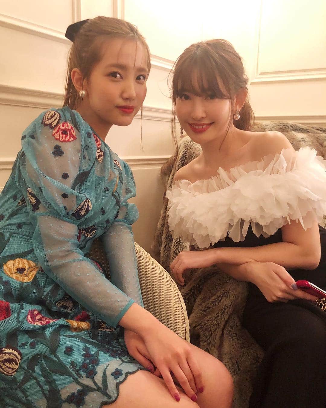 加藤玲奈のインスタグラム：「sweetのクリスマスイベント生中継楽しかったです✨ 本日の小嶋さんと😘 小嶋さんに"今日の感じ可愛い！" と褒めていただけました😭 小嶋さん褒めていただけるなんて嬉しい😭💗 #sweetchristmasparty  #sweet」