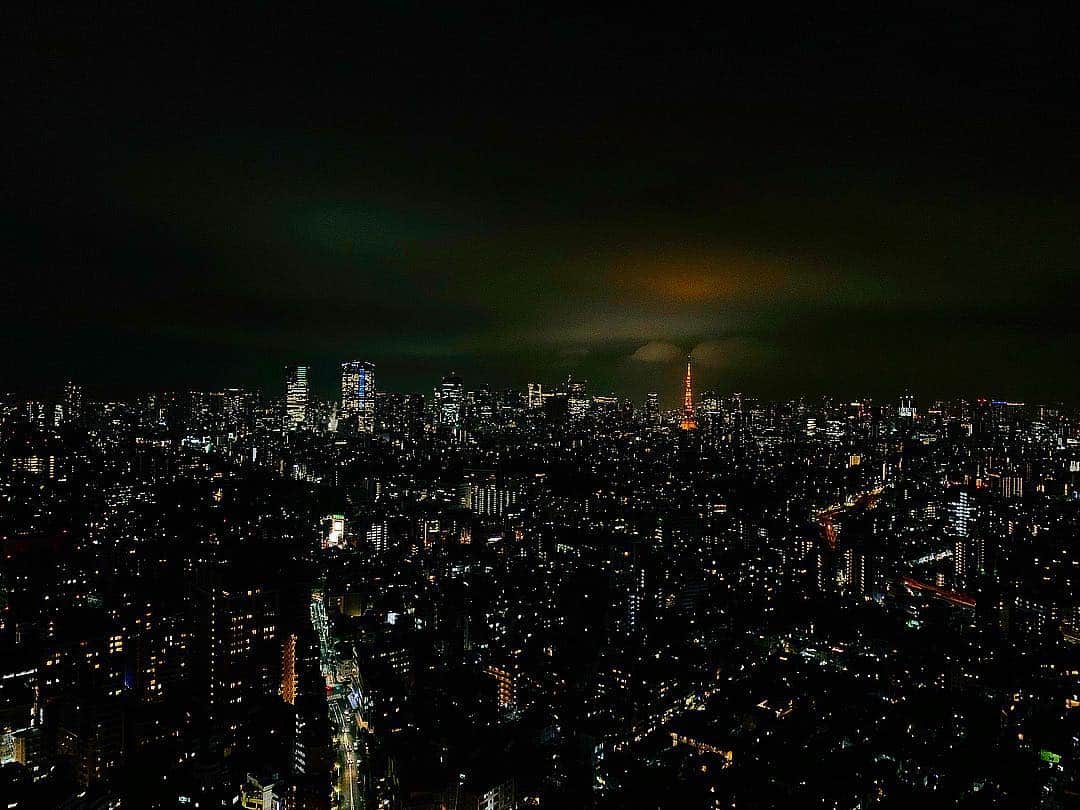 平祐奈さんのインスタグラム写真 - (平祐奈Instagram)「クリスマスが近づいてきてるね🎄 街中がキラキラしてて気持ちも弾んじゃいますね♪♪ 今日の東京タワー♡だったよ🗼見た⁇かわいかった☺︎ クリスマスの予定は決まったかな⁇ 明日も一緒に頑張ろうね⭐️ #クリスマス #イルミネーション #夜景 #今月も楽しもうね  #サンタさん来てくれるかな #東京タワー #の上 #オーロラ #に見える #今日の収録の影響受けすぎ笑 #またお知らせしまーす」12月6日 23時59分 - yunataira_official