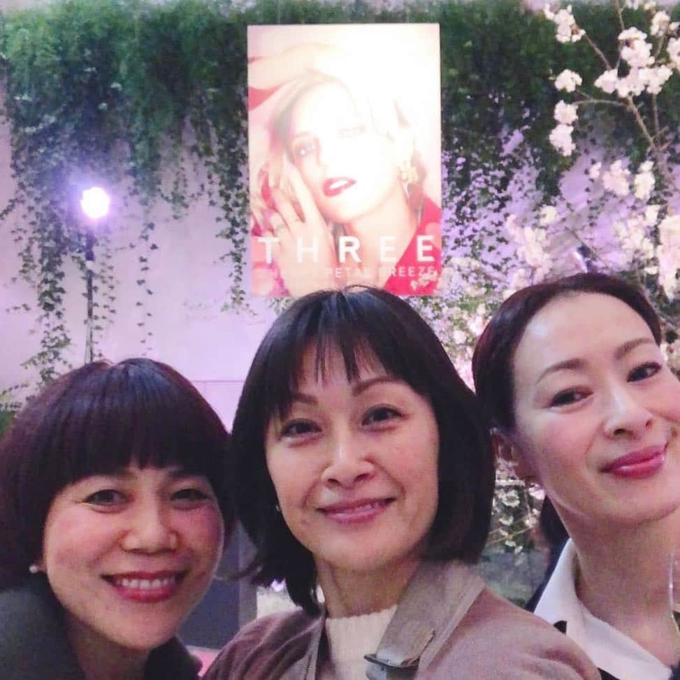 山本浩未さんのインスタグラム写真 - (山本浩未Instagram)「昨夜の『THREE』の新作発表会🌸🌸🌸 お久しぶりの園田マイコちゃんと黄前ナオミちゃん💕会場に負けないくらい美しぃお2人✨✨」12月7日 0時34分 - hiromicoy