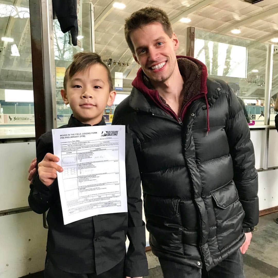 ヴィクトール・ファイファーのインスタグラム：「Congrats on the first test for Wika!! And congrats to the girls, Grace and Andreanne! #scw #wilmingtondelaware #usfsa @skatewilm」