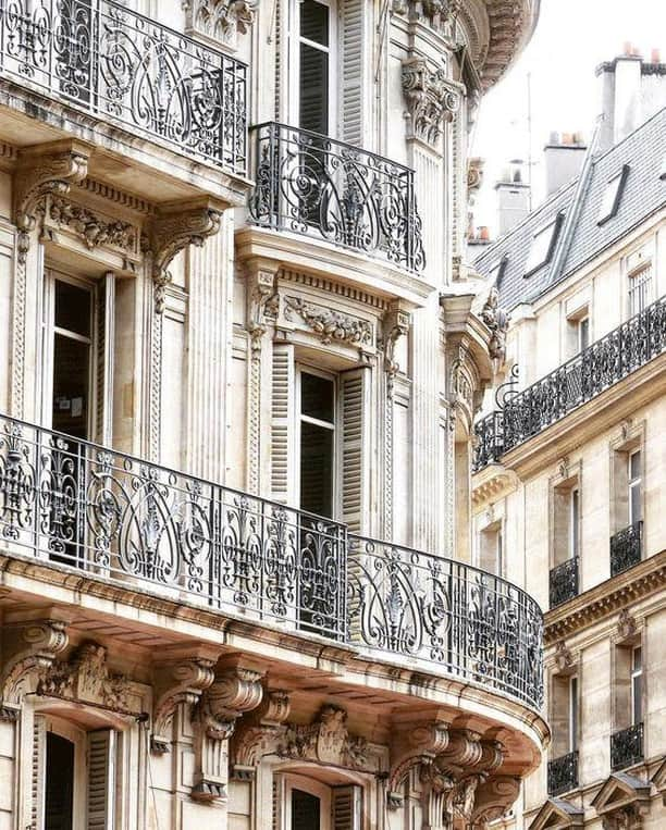 ステファンケリアンさんのインスタグラム写真 - (ステファンケリアンInstagram)「PARISIAN -- BALCONIES  Typical Parisian architecture…  #stephanekelian #paris #balconies」12月7日 2時10分 - stephane_kelian