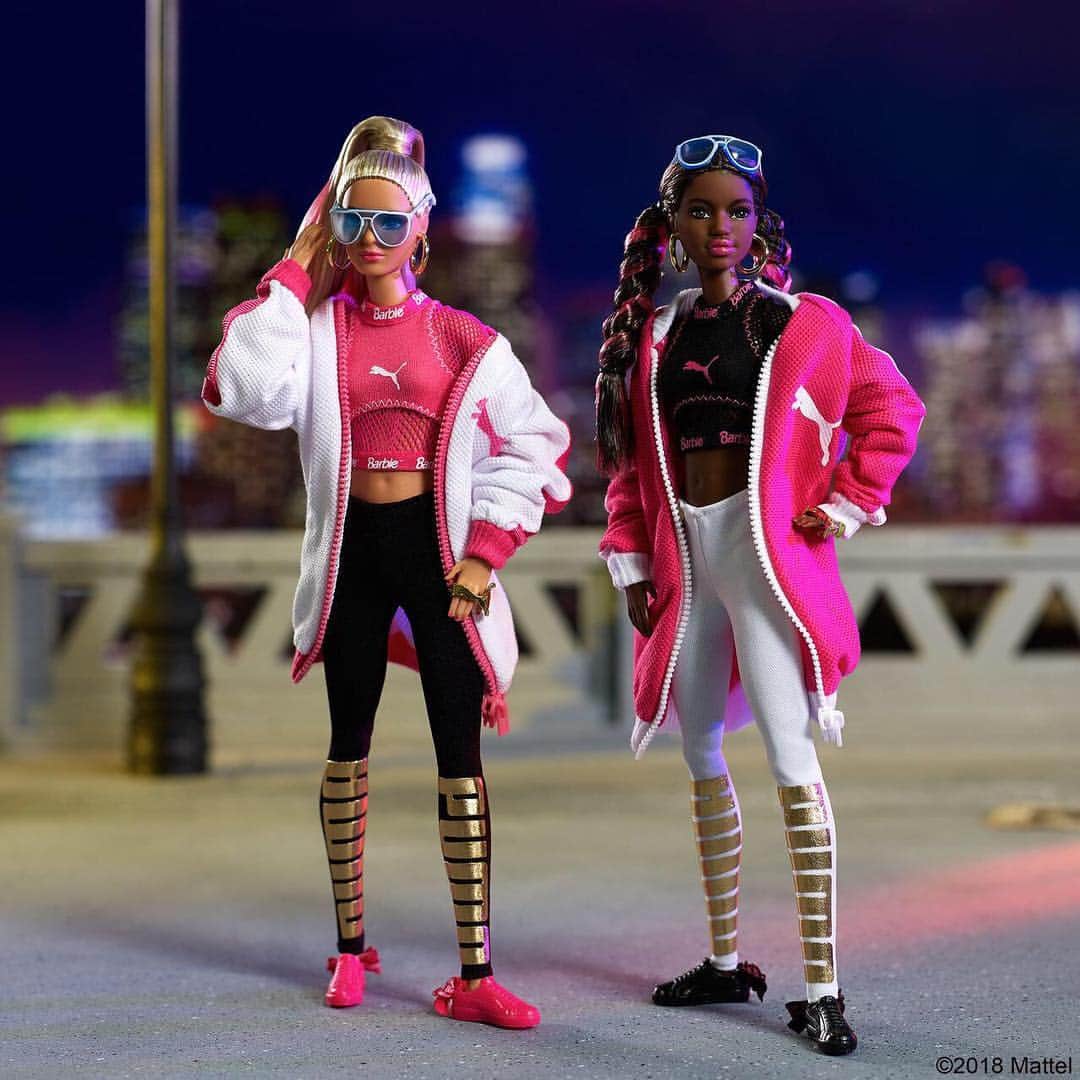 バービーさんのインスタグラム写真 - (バービーInstagram)「Excited to share that I’ve been working with @puma to celebrate 50 years of their iconic Suede sneaker and to launch the all-new PUMA Barbie Doll! Rocking their very own pink and black Suede sneakers and ‘90s-inspired streetwear, these dolls exude the undeniable cool factor of the classic #PUMA Suede. ⁣ ⁣ Shop now via link in bio. 💖 #ForAllTime #PUMAxBarbie #barbie #barbiestyle」12月7日 2時27分 - barbiestyle