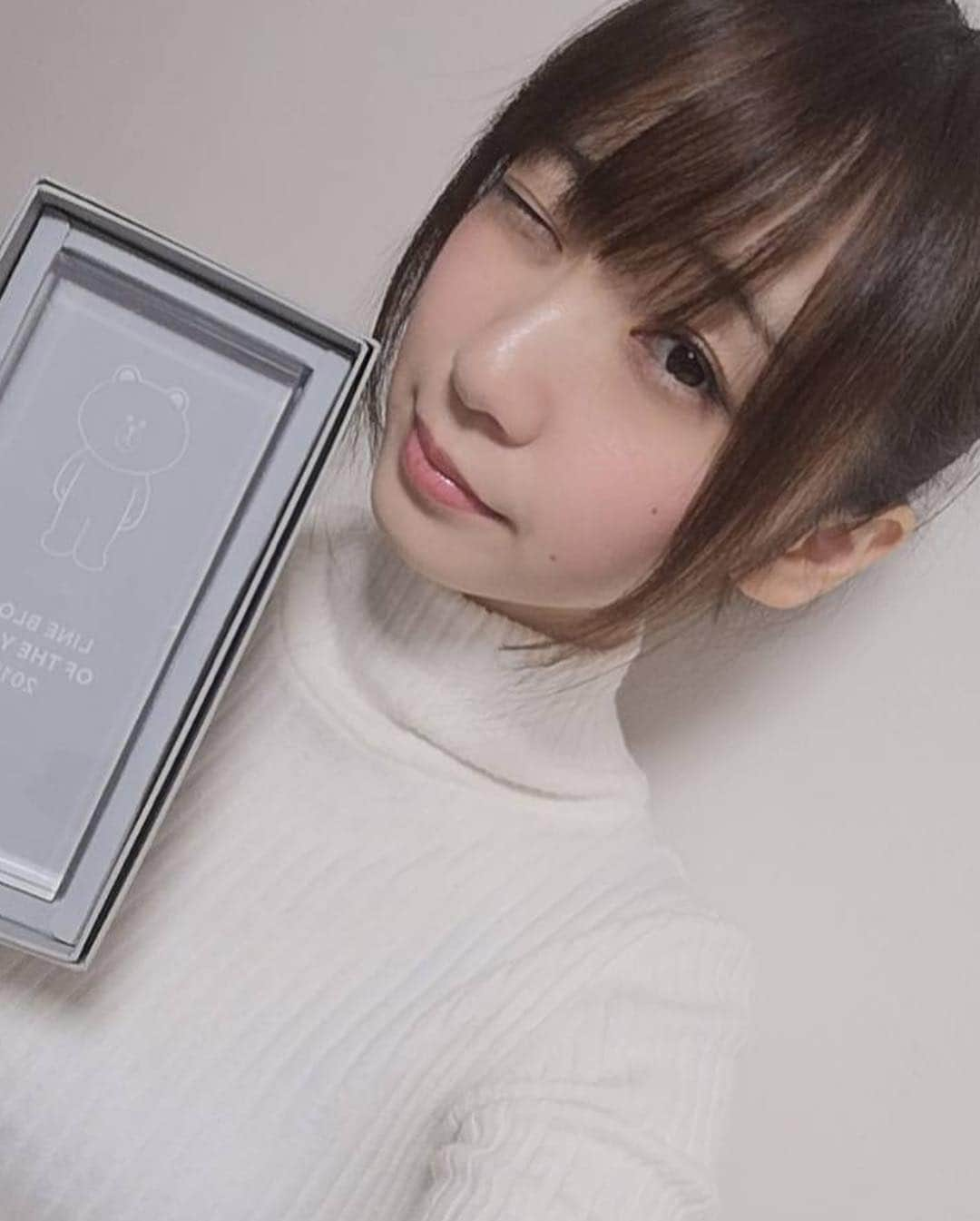 伊織もえさんのインスタグラム写真 - (伊織もえInstagram)「この度LINE BLOG OF THE YEAR 2018に選出されました〜！ 嬉しい〜〜！٩(ˊᗜˋ*)و 色んなことブログに書いているので是非見てくれたら嬉しいです(*ฅ́˘ฅ̀*)♡」12月7日 16時27分 - moe_five