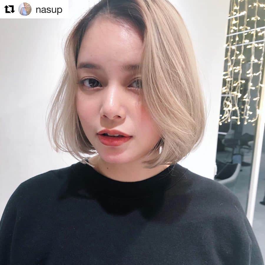 岸本セシルのインスタグラム：「@nasup  に可愛くしてもらった💁🏼‍♀️💛 今年もたくさーん、お世話になったな😍new hairの度にみんなに褒めてもらえて幸せ🌼  年内にもう一回くらい行きたいなーー🤔💭 #Repost @nasup with @get_repost ・・・ @cecil_lu 🥰💕 さらに白っぽく、 根元をあけたグラデーションに💓💓 クリスマスクッキー🍪🎁ありがとう❣️ #岸本セシル #nasupcolor」