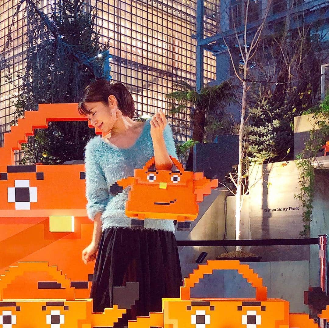 内山理名さんのインスタグラム写真 - (内山理名Instagram)「HERMES JINGLE GAMES🎪🧡 ・ 12月7日〜25日まで 銀座メゾンエルメスのガラスブロックにプロジェクションマッピングで映し出されたゲームを体験することできるの。 オレンジのケリーバッグのオブジェもかわいい。『エルメス彼女と』に続き @hermes の体験型イベントはワクワクする。 #jinglegames #エルメスのジングルゲーム」12月7日 11時18分 - rinauchiyama_official
