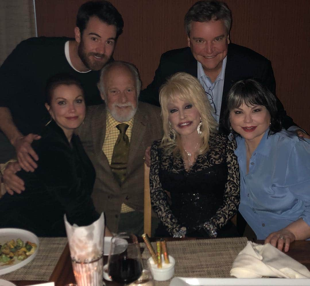 ベラミー・ヤングさんのインスタグラム写真 - (ベラミー・ヤングInstagram)「😲🤩🤯❤️🔥🥂🎉 I love you, @dollyparton 🤓 What a joy to share the evening with you!  Thank you, Sam Haskell, for inviting me along on such an unforgettable night- in a room full of folks with such beautiful hearts. I am still totally overwhelmed. 😻 More news soon as to why I got to be there, but for now, I'm just saying THANK YOU.  And WOW 😁 Love to each of you, Dolly, Sam, @jakedawg79 , @bennyvegas , #DeltaBurke, #GeraldMcCraney, #KimberlyHope, #BrianBarron, #SeanSmith, #CarterCovington, #PatrickRush, #JeffreyDrew, Steve, @mailemildrexler , & Bobby! (forgive me for not knowing everybody's last name!🤦🏻‍♀️) More soon please! ❤️💗❤️💗💗❤️💗」12月7日 11時50分 - bellamyyoung