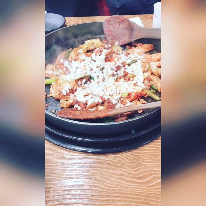 蔵歩実のインスタグラム：「よっしゃ1分にまとめた！w 動画にしてみた。wwwwww お腹すいた。 すでに韓国料理食べたい。w 今回はあんまりお酒飲まずに ずーーーーっと食べて ずーーーーーっと買い物してたw 4日間あっとゆーまだったなー(´･ω･`) #女子旅 #韓国 #trip #한국 #친구 #fila #スニーカー #スタイルナンダ #stylenanda #ホンデ#홍대#高身長女子 #177#178 #思い出 #japan #japanese #japanesegirl #일본 #일본인 #일본사람 #東京#tokyo#도쿄#モデル#model#모델 #followme」
