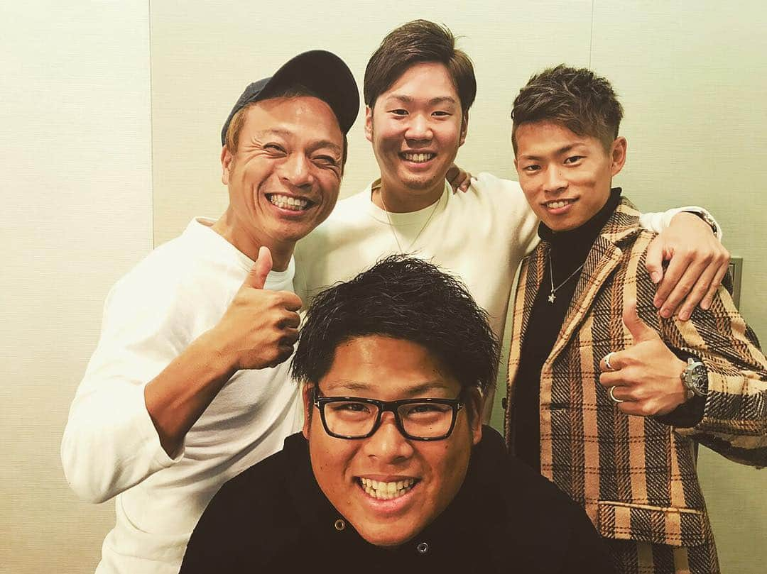 山岡泰輔さんのインスタグラム写真 - (山岡泰輔Instagram)「. . . チャリティートークショーお疲れ様でした🙇今年も楽しくできました😆✌️ 来年もやりたいと思います🙋‍♂️ ファンの方もありがとうございました🙇 来年も是非並んで来てください笑笑🤣 . . 「その服どこの？」「かっこいい」とか 聞かれることがあったので載せときます  @bitter_store  で見つけて買ったジャケットとタートルです😆✌️ シルエットも綺麗でかっこよく着れると思います🙆‍♂️ . . #orixbuffaloes #チャリティーイベント  #トークショー #西勇輝 #澤田圭佑 #山岡泰輔 #ケチャップさん #ハッシュタグは #ロッピー #ありがとうございました #ファッション #fashion #ootd #コーディネート #outfit #style #coordinate #instafashion #instagood #model #fashionista #photo #ヘアスタイル #followme #instafollow」12月7日 12時07分 - yamaokataisuke__official