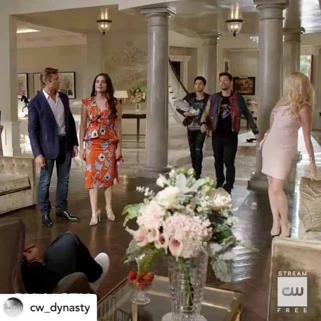 ヤニ・ゲルマンのインスタグラム：「Oh, it’s real. Tune in for an all new episode of @cw_dynasty tomorrow night!」