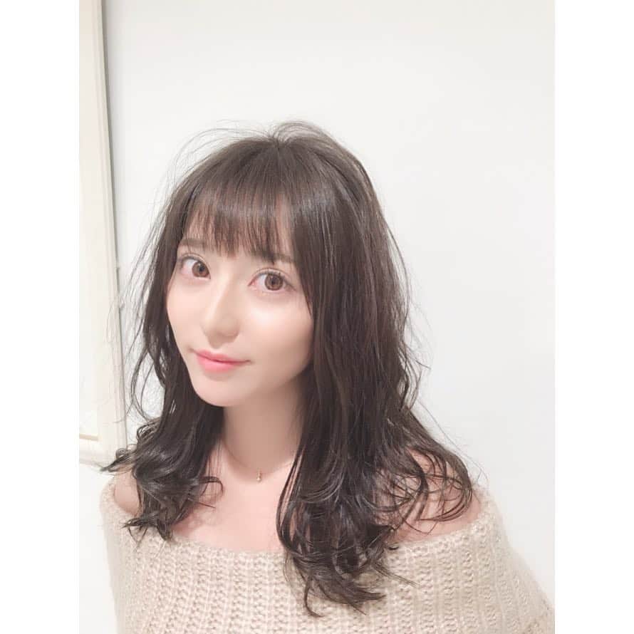 堀尾実咲のインスタグラム：「#airaoyama にて✂︎ 今回もきれいなグレージュだよ👼  担当は 岡山さん⇨@air_okayama_yuhi  顔交換したらとんでもない仕上がりになた🙊w  今回もありがとうございました🙇‍♀️」