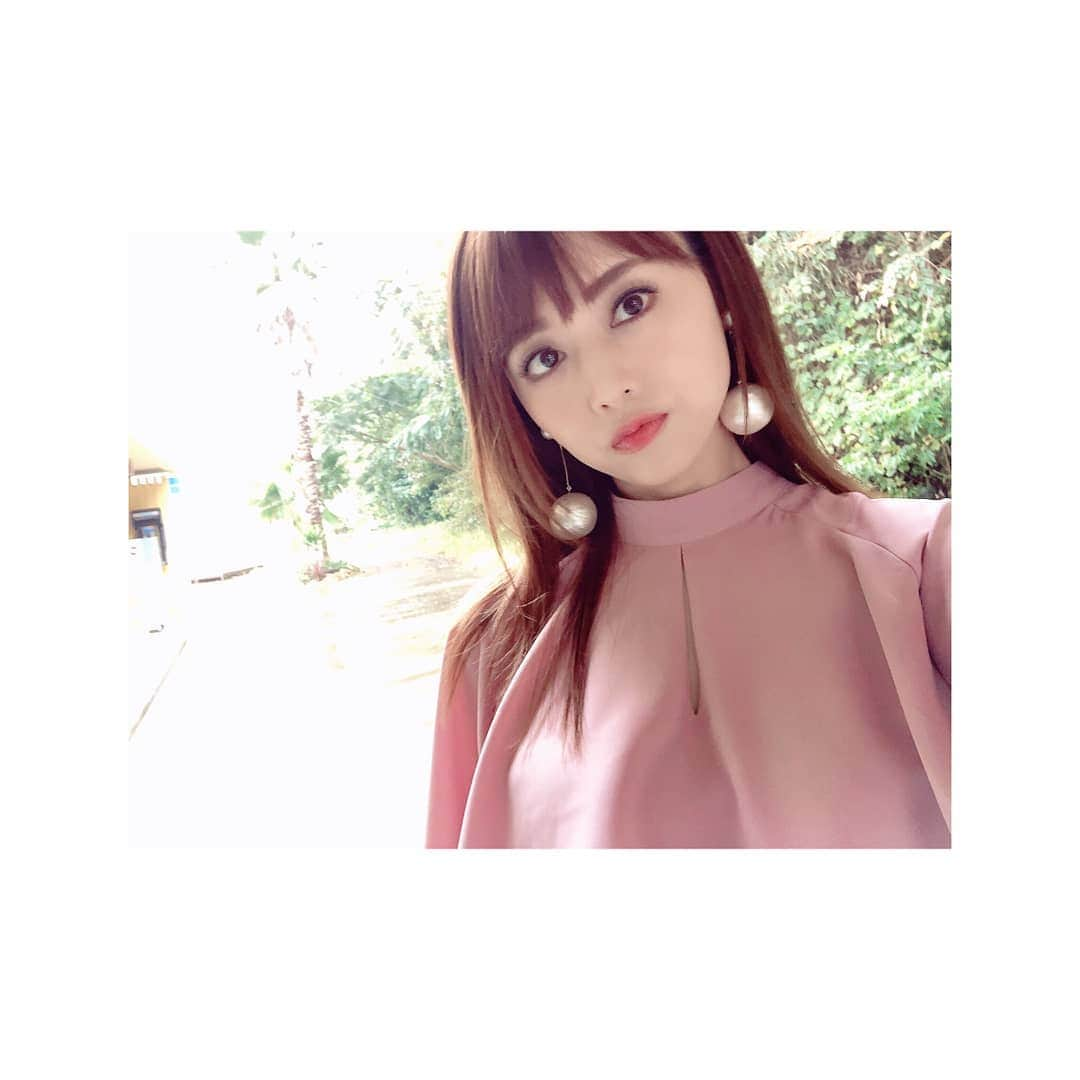 吉沢明歩のインスタグラム：「2019年の卓上カレンダー製作中です  待っててねーー♡」