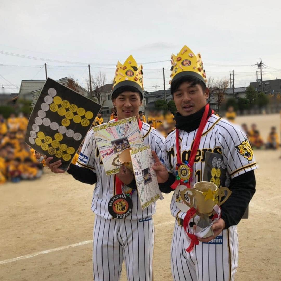 阪神タイガースさんのインスタグラム写真 - (阪神タイガースInstagram)「坂本選手と植田選手が大阪府茨木市の小学校を訪問、短い時間でしたが生徒の皆さんと楽しい時間を過ごしました！ #坂本誠志郎 選手 #植田海 選手 #小学校訪問 #一緒に給食 #ブロッコリー嫌いな子に励ましていた坂本選手 #阪神タイガース #社会貢献活動」12月7日 14時36分 - hanshintigers_official