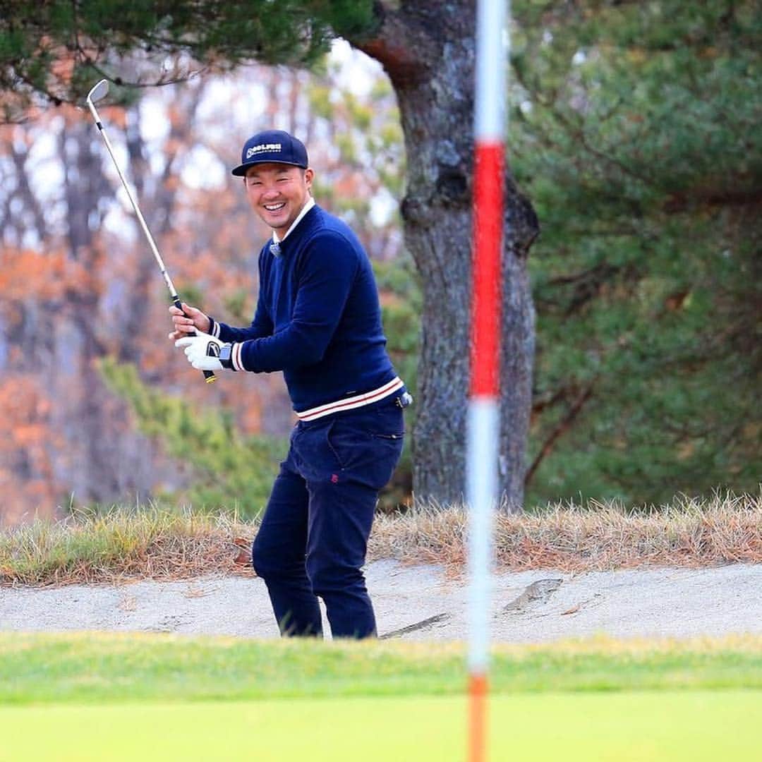 枡田慎太郎さんのインスタグラム写真 - (枡田慎太郎Instagram)「こないだのゴルフの続き〜笑 15日土曜日サタデーウォッチンで放送やってー見てなー！笑 俺はさておき、監督の素晴らしい華麗なショットが見ものやでー！笑 #ゴルフ#サタデーウォッチン#富谷カントリー」12月7日 17時31分 - masushin78