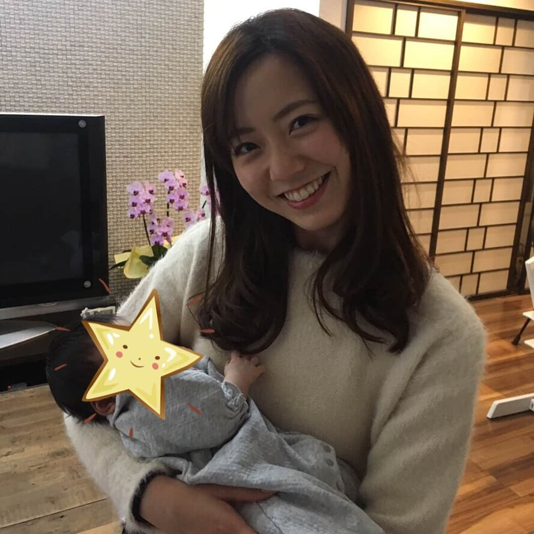 内田嶺衣奈さんのインスタグラム写真 - (内田嶺衣奈Instagram)「昨日はみおさんの赤ちゃんに会いに行きました〜👶🍼 とにかく可愛くて、 つばきさんと安宅と私は終始目尻が下がりっぱなしでした☺️❤️ あくびも、くしゃみも、しゃっくりもおならも泣き声もかわいい。。🙈❤️ 抱っこさせてもらいました♡  みおさんもすっかりママの顔！！でしたが、相変わらず綺麗で優しくて癒されました🤤  おじゃましました✨  #みおママ #みおベビー👶 #はじめまして❤︎ #みんなデレデレ♡ #フジテレビ #椿原慶子 アナ #松村未央 アナ #安宅晃樹 アナ」12月7日 17時36分 - reina.uchida