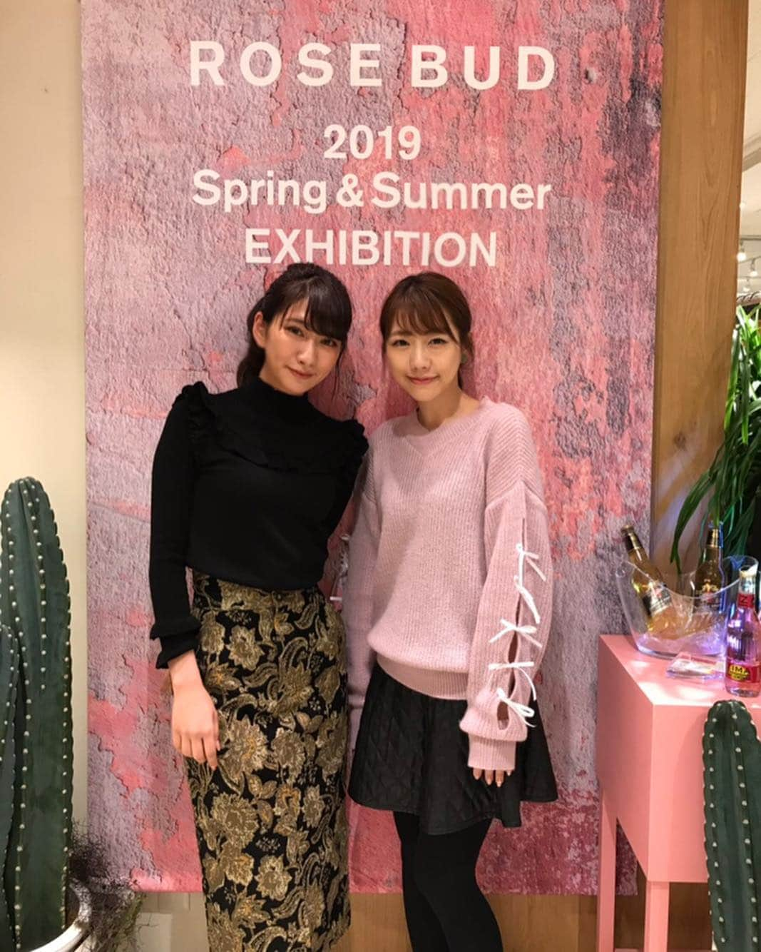 井端珠里さんのインスタグラム写真 - (井端珠里Instagram)「ROSEBUDの展示会へ🌹ささりさに会いに、先日誕生日だった姉と行ってきたよ😘💓 りさは中学のとき『エスパー魔美』で共演して、その後同じ高校を卒業したんだよ😊ずーっとおしゃれでとてもかわいくて知的な完璧な女の子がささりさ💜かわいい、だいすき😭 来春が楽しみだなー💓  #ROSEBUD19SS#ROSEBUD#ローズバッド#ミラービール#ZIMA#punklemonade #エスパー魔美」12月7日 17時53分 - jullie8799