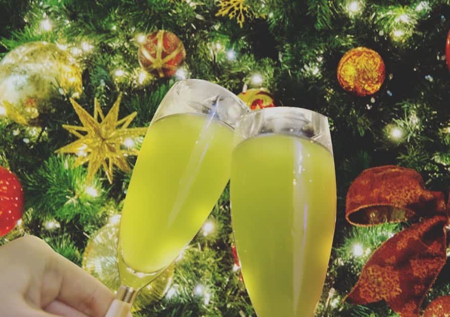 【公式】めっちゃたっぷりフルーツ青汁さんのインスタグラム写真 - (【公式】めっちゃたっぷりフルーツ青汁Instagram)「今日は何の日？  クリスマスツリーの日です🎄🎄🎄 明治19年（1886）の今日、クリスマスツリーが初めて飾られたそうですよ‼️明治時代からってすごい・・・ 12月に入りクリスマスムードも増してきましたが皆様ご予定はどんな感じでしょうか・・・👋👋👋 私はぼっちクリスマス回避したので楽しんできます笑😘🌸 .  #めっちゃたっぷりフルーツ青汁  #フルーツ青汁  #青汁 #ダイエット  #インスタダイエット #美味しい  #美容  #かわいい  #綺麗  #おやつ  #スイーツ  #痩せたい #デザート #ダイエット記録  #ヘルシー  #ボディメイク #朝ごはん #産後太り  #ダイエッターさんと繋がりたい  #抹茶 #ドリンク #手作り #クリスマス #冬 #イルミネーション  #オーガニック」12月7日 18時26分 - meccha_tappri_fruits_aojiru