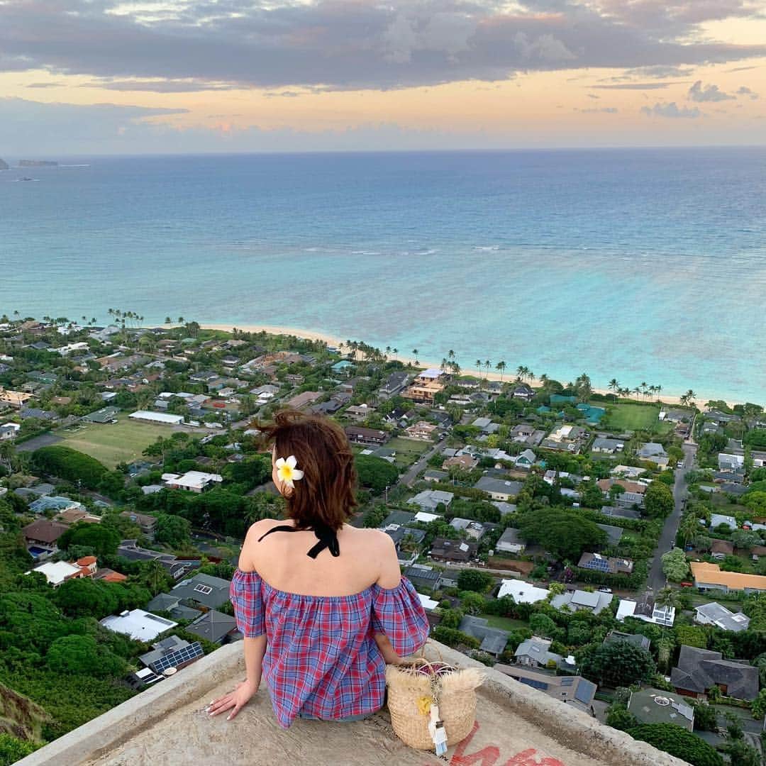 karen okajimaさんのインスタグラム写真 - (karen okajimaInstagram)「ㅤㅤㅤ  ㅤㅤㅤ  pill box登るのしんどすぎたけど ほんまに最高の景色でした！！🌊 ラニカイビーチ綺麗すぎる😭🌴💕 ㅤㅤㅤ ㅤㅤㅤ  #おかじ旅行記 #ハワイ #Hawaii #オアフ島 #pillbox #oahu #KaiwaRidgeTrail #oahuhawaii  #ピルボックス #ラニカイビーチ #lanikaibeach #tabijyomap_hawaii  #岡島かれん #ハワイ旅行#okaji_hawaii」12月7日 18時35分 - karenokajima0318