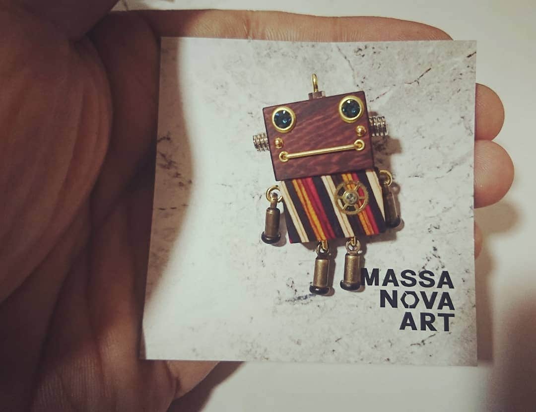 松本康太さんのインスタグラム写真 - (松本康太Instagram)「『かわいい手作りロボット』めちゃくちゃかわいいのです♪前からInstagramで見つけて気になってのです♪これはバッジタイプ♪ヤバい集めたくなってしまう！  #ロボット #アート #職人 #バッジ #かわいい #kawaii #Japan #massanovaart #萌え #レギュラー松本 #あるある探検隊」12月7日 18時48分 - aruarutankentai.matsumoto