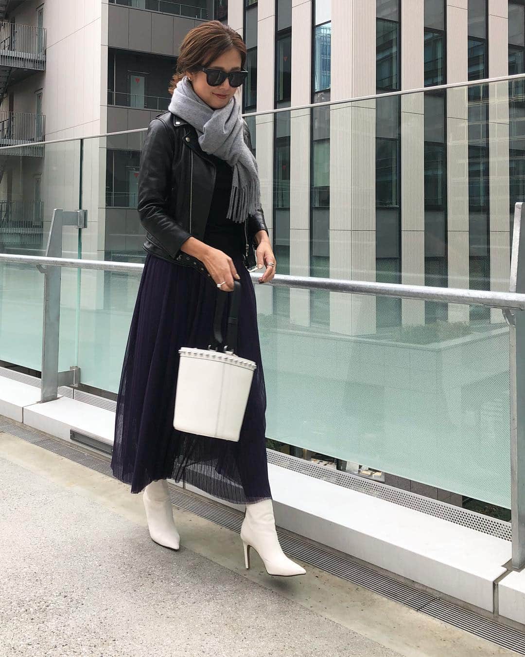 yukoさんのインスタグラム写真 - (yukoInstagram)「2018.12.7 * 出番待ちしていたチュールスカート♡白ブーツと合わせたかった✌︎ * jacket#beautifulpeople #ビューティフルピープル  knit.skirt#stunninglure #スタニングルアー  stole#damefrank #ダムフランク bag#jandmdavidson #ジェイアンドエムデヴィッドソン  boots#dholic #ディーホリック」12月7日 20時21分 - sa_youu