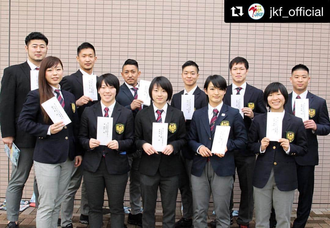 植草歩さんのインスタグラム写真 - (植草歩Instagram)「#Repost @jkf_official with @get_repost ・・・ 12月7日（金）、日本空手道会館において、2018年度国際大会で優秀な成績を収めたナショナルチーム選手に、規定に基づき褒賞金が手渡されました。  この褒賞金は、平成30年度ナショナルチーム後援会としてご支援いただいている皆様からのものです。  多くの温かいご支援、誠にありがとうございました。選手一同、厚くお礼申し上げます。  関連ページ https://www.jkf.ne.jp/booster-club  #jkfnationalteam #全空連ナショナルチーム」12月7日 21時04分 - ayayumin0725
