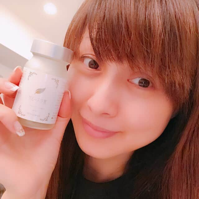 渡辺美奈代さんのインスタグラム写真 - (渡辺美奈代Instagram)「今話題の「神の草」と言われているヒュウガトウキ（日本山人参）とマカを高配合したスーパーサプリ『サルースの葉』😊 代謝を上げてくれて免疫力もアップ！ ダイエットにも効果的だという事で 続けてみたいと思います♪  #サルースの葉 #豊泉堂 #TOYOIZUMIDO #日本山人参 #ヒュウガトウキ #サプリメント #ダイエット #美容 #マカ」12月7日 21時02分 - watanabe_minayo