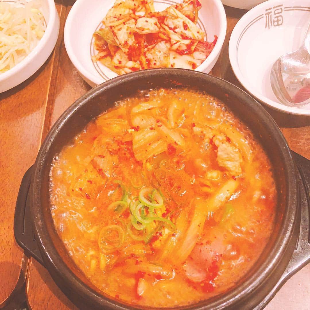 鳥越ゆいなのインスタグラム：「らんちっち。  #韓国料理 #lunch #ブデチゲ #毎日たべたい #冬 #ねむたい」