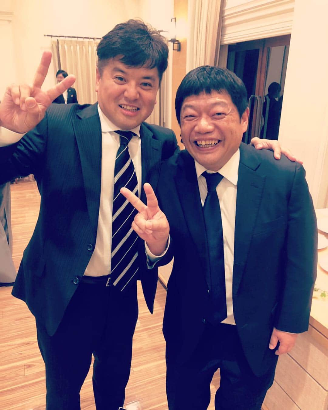 木村真野のインスタグラム：「ホリプロの西尾さん。 よしもとの藤原さん。 私の結婚式にお二人がきてくれた✨✨ ホリプロを離れてもまやさやを想ってくれる西尾さん。 よしもとでまやさやを大事にしてくれる藤原さん。 本当に感謝してます。 #ホリプロ #西尾聖 #よしもと #藤原寛 #大感謝 #ありがとうございました #wedding  #proud #love #home #thankyou @kiyoshinishio @yoshimoto.sports」
