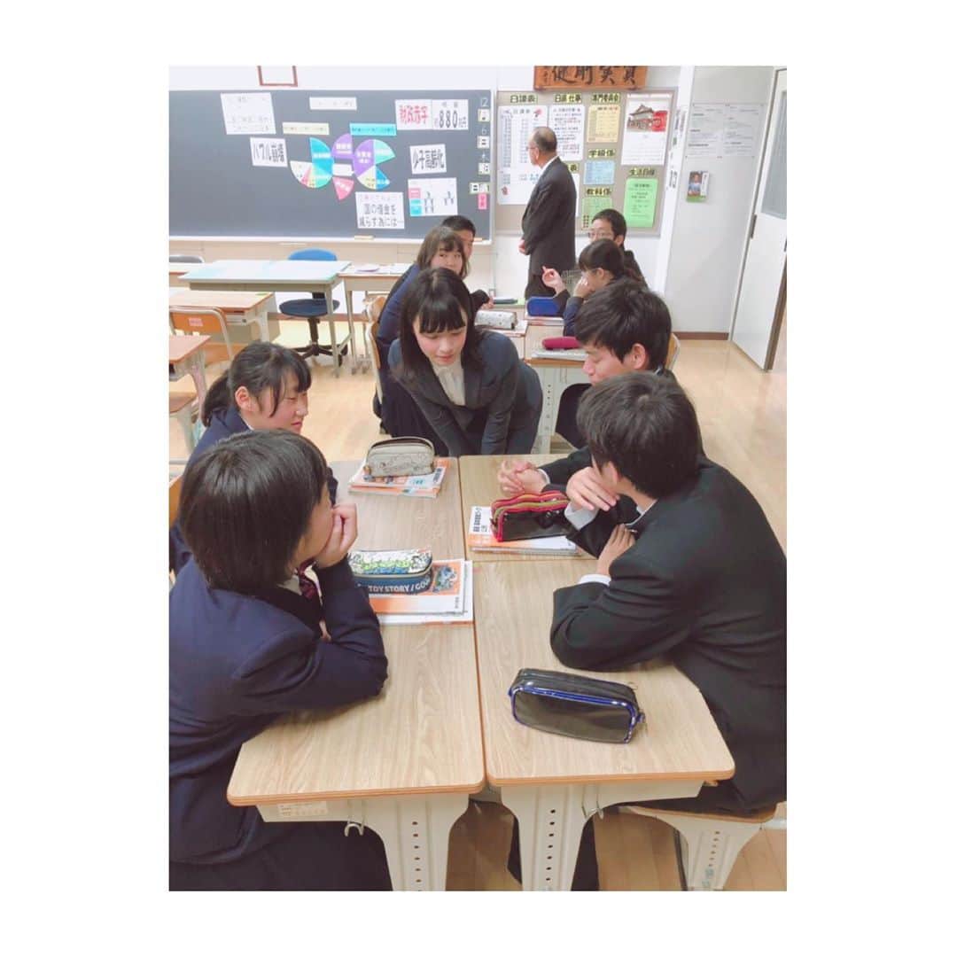 百川晴香さんのインスタグラム写真 - (百川晴香Instagram)「12月6日(木)に大島の大島第二中学校に租税教室の講師として行ってきました！！！滞在時間は３時間ちょっとでしたが生徒さんも真剣に取り組んでくれ内容の濃い素敵な授業になりました！「税について一緒に考える授業」ができました！私たちも授業をやるたびに勉強になってます！また、大島の協力してくださった先生方ありがとうございました！そして、大島を堪能しにまた足を運びたいと思います！みんなでいきましょう😊 #大島 #芝法人会 #税務広報大使 #租税教室 #島寿司 #寿し光」12月7日 23時36分 - momokawaharuka