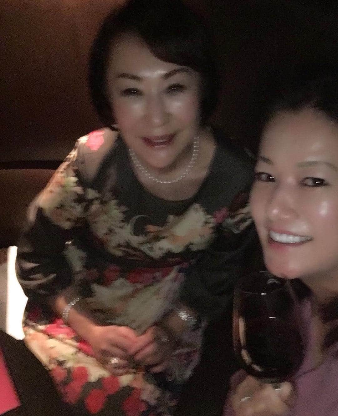 岡安弥生さんのインスタグラム写真 - (岡安弥生Instagram)「街はイルミネーション。久々に、成美ねーさんとワインの夜。#六本木#ミッドタウン#銀座#ワイン#小松成美#作家#金曜の夜#maimon #ginza #wine #fridaynight #bestfriend #writer #nonfictionwriter#illumination #midtown #roppongi」12月7日 23時23分 - yayoin3