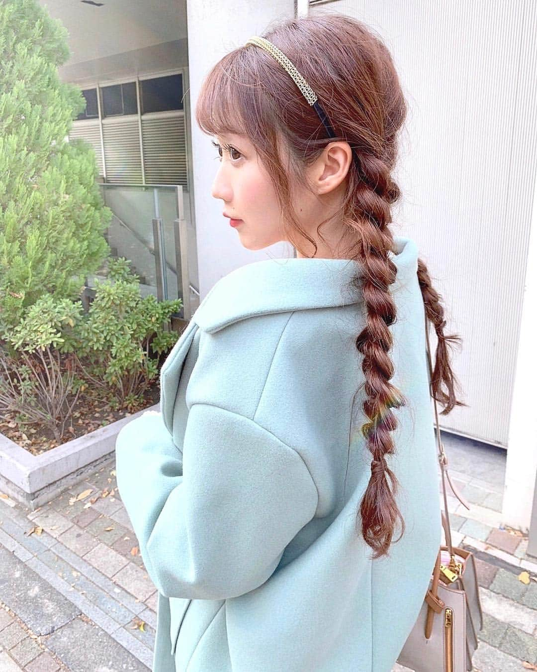 大谷映美里さんのインスタグラム写真 - (大谷映美里Instagram)「🌱🌼🌱🌼 ㅤㅤㅤㅤㅤㅤㅤㅤㅤㅤㅤㅤㅤ #みりにゃ服 ミント色のコート🙈💓 みつあみって結構珍しいです。🌷 ㅤㅤㅤㅤㅤㅤㅤㅤㅤㅤㅤㅤㅤ #dholic#whoswhochico#カチューシャ#cattykitten」12月7日 23時54分 - otani_emiri