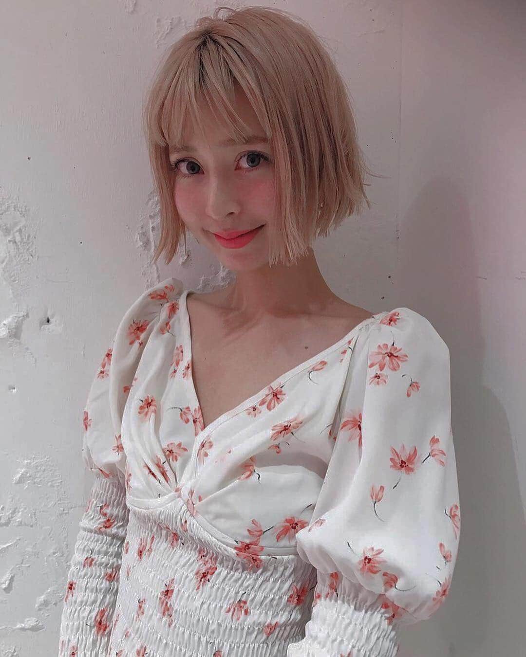 nanako itoのインスタグラム：「@miho11k のメンテナンスもしました✂︎ 😘 . 梅ちゃんはすっかりミニボブ🥀 . 今回は前回より短く😘似合ってました〜🥀」