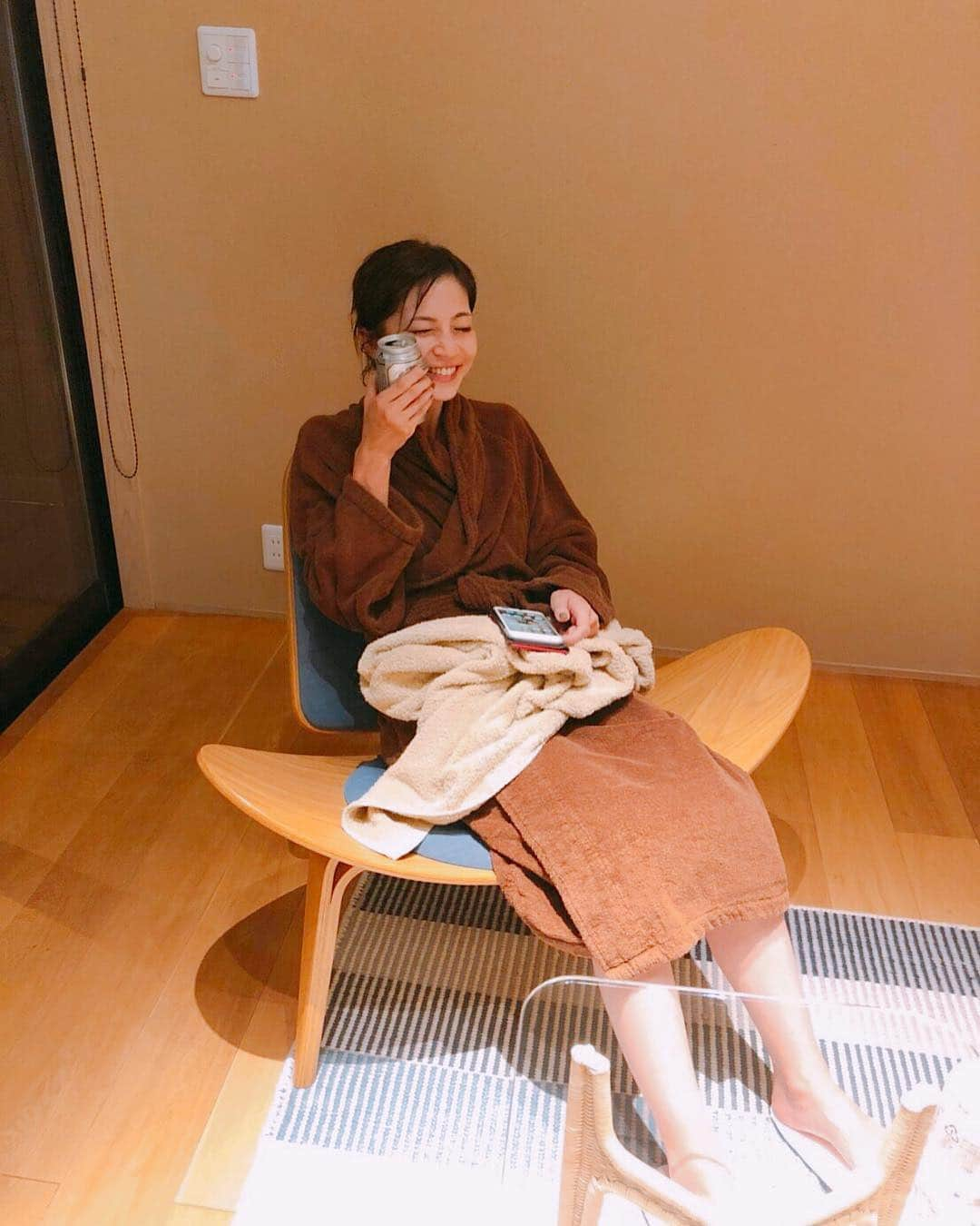 安田美沙子さんのインスタグラム写真 - (安田美沙子Instagram)「旅サラダ、見てくださった方々ありがとうございました。 私が幼少期に住んでいた丹後。 記憶の断片が蘇りました☺️✨ ちゃんと、そこで過ごしていたんだなぁ🍁初めての場所に行くのもいいけど、思い出の場所に行くのもいい。  このちりめんのお着物、同じものを買わせていただきました。一生この地を忘れることはない✨  丹後、天橋立は素晴らしい場所でした。 家族との記憶、おばあちゃんとの記憶、 そして世界に誇れる素晴らしい名産が沢山ある故郷でした☺️ #instagood #旅サラダ #思い出の場所 #故郷 #ちりめん #たいざがに  #ちりめん街道 #thanks」12月8日 9時59分 - yasuda_misako