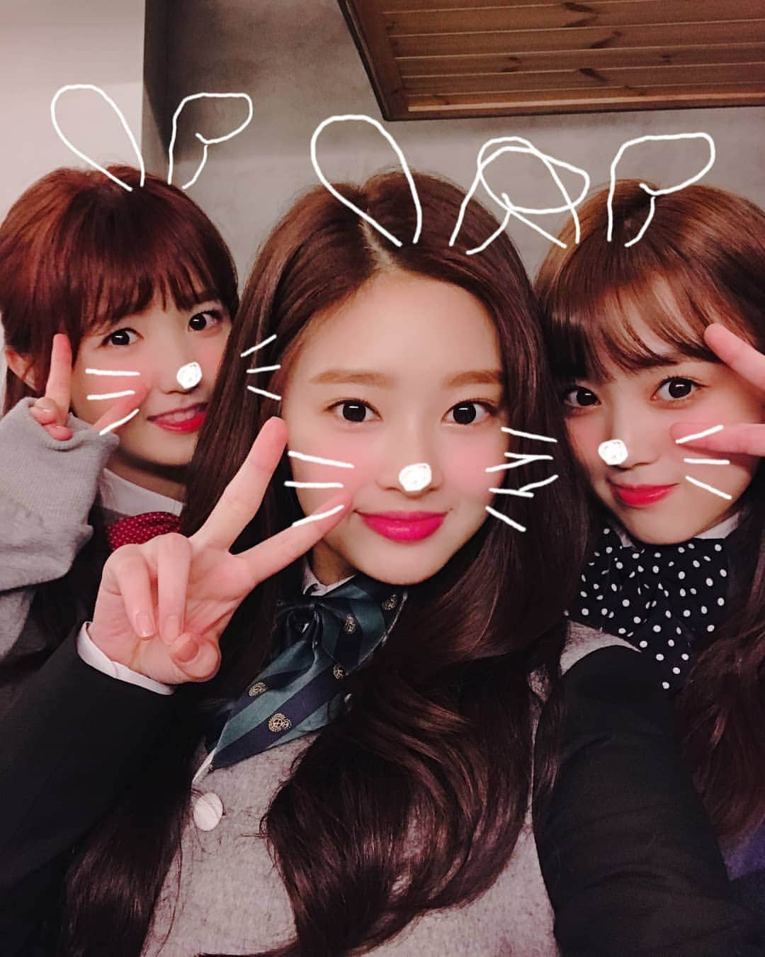 IZ*ONEさんのインスタグラム写真 - (IZ*ONEInstagram)「힘차게 주말을 시작하기 위해 찾아온 하드 털이 시간⏰  元気よく週末を迎えるために準備した、 お宝写真公開タイム⏰  #IZONE #아이즈원 #アイズワン」12月8日 10時47分 - official_izone