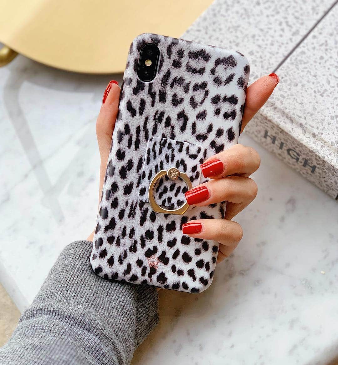 VELVETCAVIARさんのインスタグラム写真 - (VELVETCAVIARInstagram)「SPOTTED: our new Snow Leopard iPhone case with the matching ring 🐾 both now available to shop on our website. Link in bio. #velvetcaviar」12月8日 2時27分 - velvetcaviar