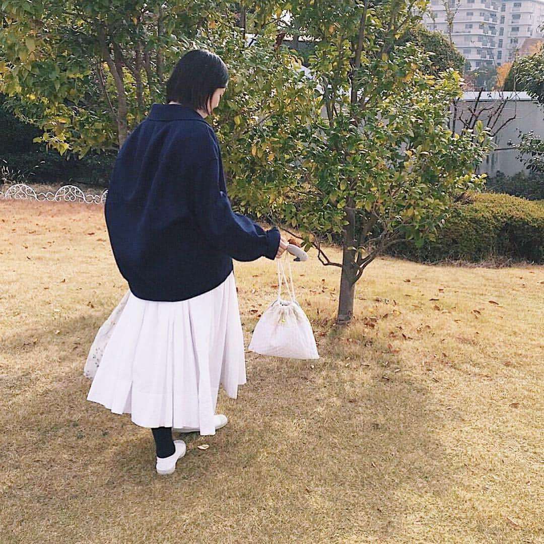 _mar_.imさんのインスタグラム写真 - (_mar_.imInstagram)「○ ○ ⚪︎ . モコっとしたコートと、 謎の生物モチーフの付いた巾着 △ . . いつも見てただけの豆皿市にも今年は賛成したよ○めっちゃ並んだー👣  #関西蚤の市#marni#artsandscience#今日の服#足元倶楽部#oldmanstalor#お洒落さんと繋がりたい #今日のコーデ#シンプルコーデ#着画くらぶ#fashion」12月8日 19時23分 - _im_.mar