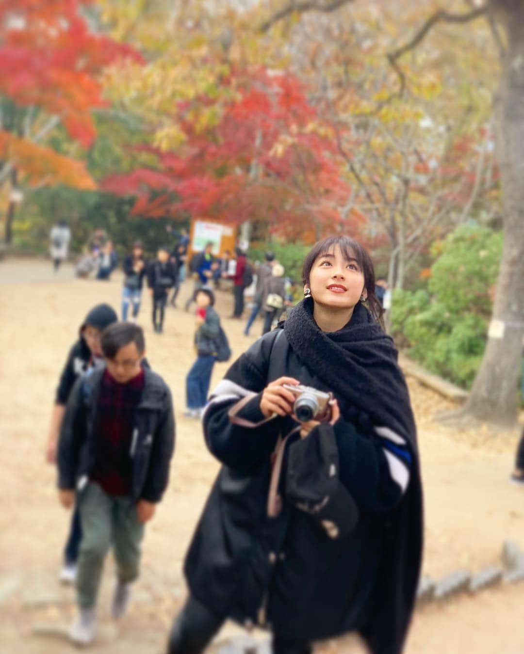 平祐奈さんのインスタグラム写真 - (平祐奈Instagram)「高尾山へ行った時の平🏔 紅葉を撮るのに必死のカメラマン平。 背伸びまでしちゃって…🍁 2枚目はたこ杉を撮るのに必死のカメラマン平。  いつの間にか撮られてたっ🤭🤣 紅葉、撮りに行こうよう🍁 #高尾山 #祐奈の私服日記 #紅葉 #カメラ #olympuspen  #きょうの平 #今日じゃないけど」12月8日 11時32分 - yunataira_official