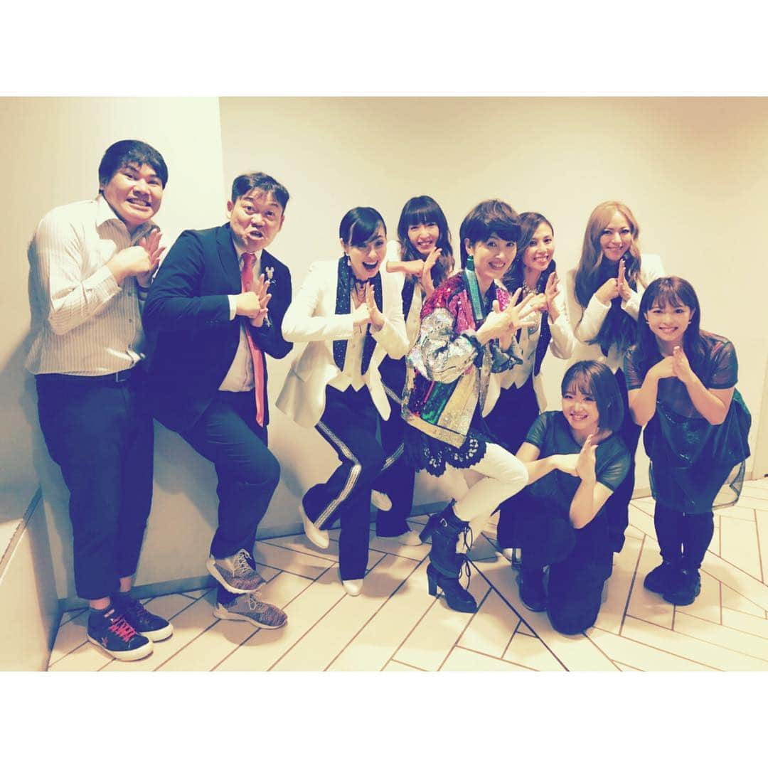 Minaさんのインスタグラム写真 - (MinaInstagram)「昨日のインナーイベントは なんと‼️ 事務所の先輩 荻野目洋子さん そして キャン×キャン ピンクダイアモンドの まりんちゃんとあやかちゃん とっても豪華な組み合わせでした😊 しかも… 荻野目さんと まりんちゃんは お誕生日が近く… MAXのサプライズ虫がウズウズ… 本番終わりにやっちゃいました🎂 サプライズ 大成功❤️ #max #荻野目洋子さん #ピンクダイアモンド #キャンキャン #お誕生日 #サプライズ #大成功」12月8日 11時44分 - mina_1977